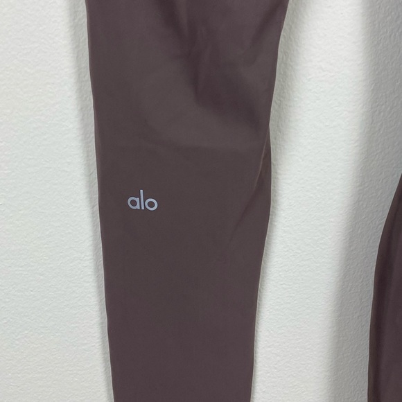 Alo Yoga Warrior Ripped Leggings in Coco Medium - Picture 7 of 9